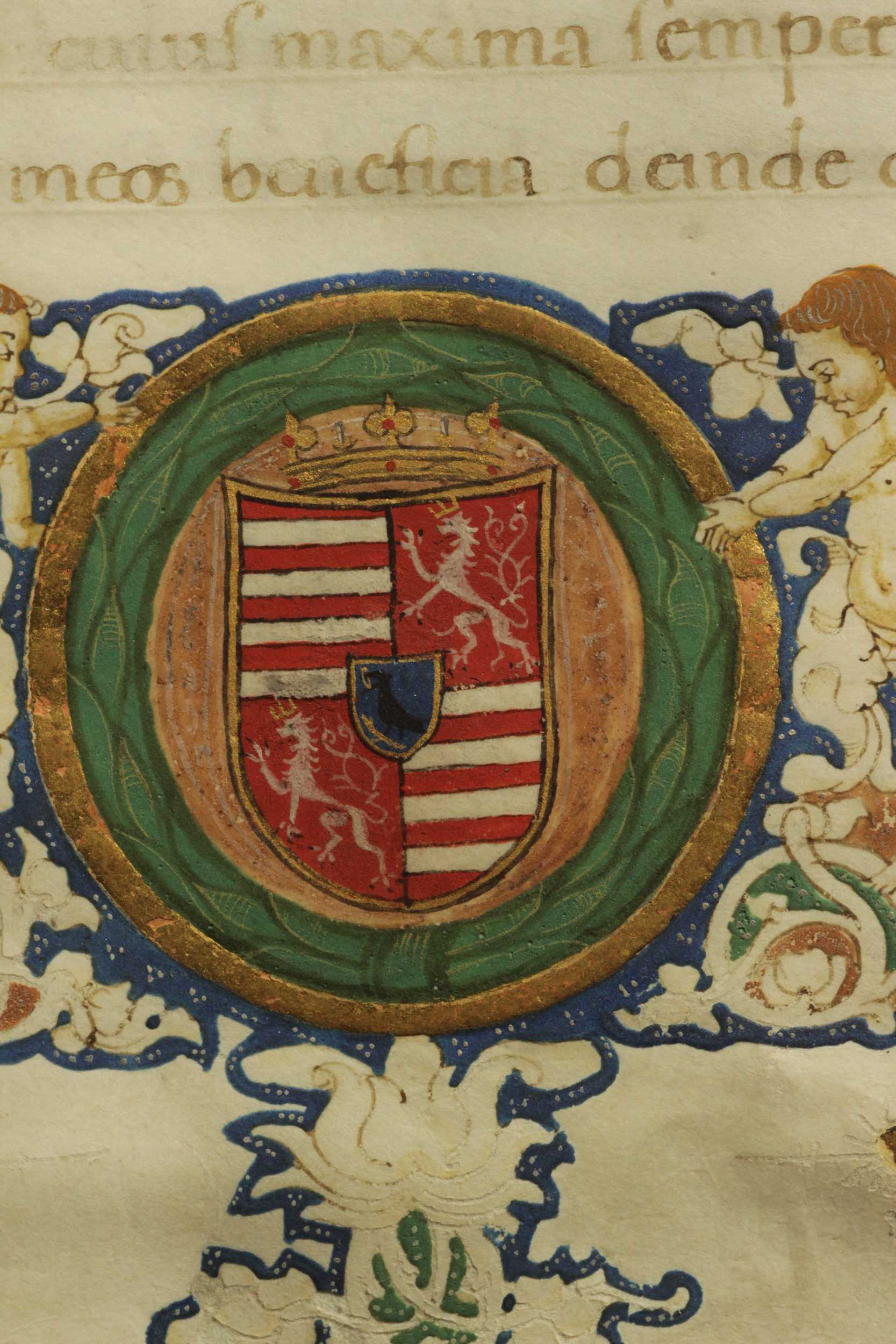 The contour of the coat of arms and the crown were painted with shell gold (gold paint), while the circular stripe forming the external border was grounded with bolus and covered with gold leaf